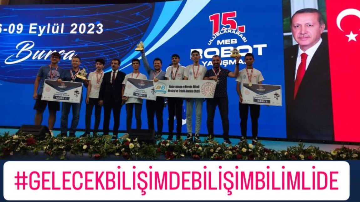 MEB Robot Yarışmasında Türkiye 2.liği ve Türkiye 3.lüğü Derecelerini Kazandık